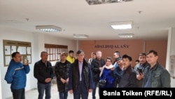 "Алга, Казакстан" оппозициялык партиясын түзүүнү сунуштаган демилгелүү топ.  Иллюстрациялык сүрөт. 