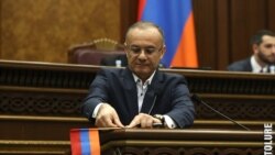 Արցախի դրոշը` ԱԺ ամբիոնին. ընդդիմությունը բոյկոտում է քառօրյան` մեկնելով Արցախ