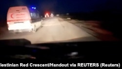 Скрийншот от видео, публикувано от Палестинския червен полумесец, взето от мобилен телефон на убит парамедик, показва последните моменти от инцидента, при който хуманитарни работници бяха убити от израелски огън в южната част на Ивицата Газа, 23 март 2025 г.