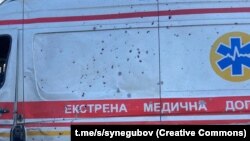 Через скидання вибухівки з БпЛА пошкоджену автівку «екстренки» і постраждали двоє фахівців, кажуть в ОВА (фото ілюстративне)