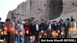 شماری از جوانان و فرهنگیان در ولایت بامیان