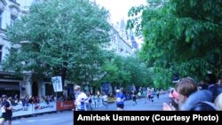 Акыркы 100 метрди чуркоо марафончудан чоң эркти жана чыдамкайлыкты талап кылат.