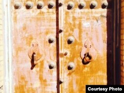 Двери иранского дома