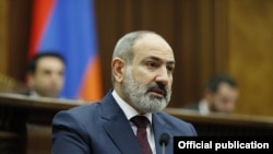 Armenia - Prime Minister Nikol Pashinian addresses the Armenian parliament, Aprl 13, 2022.