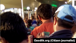 Очередь на узбекско-казахской границе. 