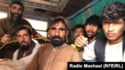 تعدادی از افغان ها که پاکستان به زندان انداخته شده بودند