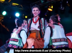 Фрагмент вистави «Гуцульське весілля»