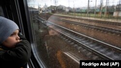 В УЗ додали, що, крім Польщі, українці виїжджали до Словаччини, Угорщини і Чехії