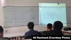 آرشیف - دانشجویان یکی از پوهنتون های خصوصی افغانستان