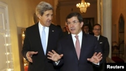 ԱՄՆ-ի պետքարտուղար Ջոն Քերրի և Թուրքիայի արտգործնախարար Ահմեթ Դավութօղլու, արխիվ