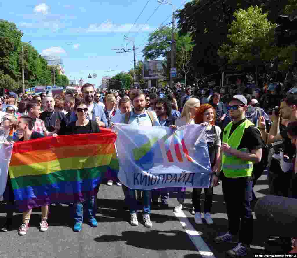 Первые ряды шествия.