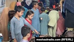 کودکان افغان در بازداشت پولیس در شهر کراچی پاکستان - عکس از آرشیف