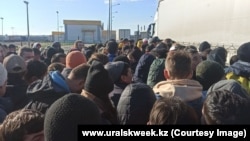 Ռուսաստանցիները ռուս-ղազախական սահմանային անցակետերից մեկում
