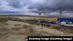 Казакъстан чигендәге "Озинки" тикшерү урынында машина чираты