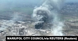 Орус күчтөрү заводду эки айча убакыттан бери тынымсыз аткылап жатты.