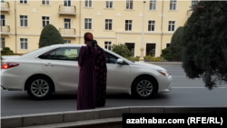 Голосующие женщины, Ашхабад, май, 2022 г.