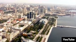 2014-й год будет для Азербайджана не менее сложным, потому что эта власть долгое время опиралась на большие нефтяные деньги, но нефтяные проекты были выстроены таким образом, что пик добычи нефти уже прошел и начался спад