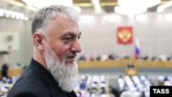 Мамдуманын Коррупцияга каршы күрөшүү жана коопсуздук комитетинин мүчөсү Адам Делимханов пленардык жыйында. Мамдуманын маалымат кызматы/ТАСС. 7-июнь, 2022-жыл. Москва. Орусия. 