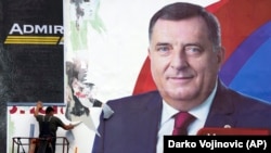 Перадвыбарчы плякат Міларада Додзіка