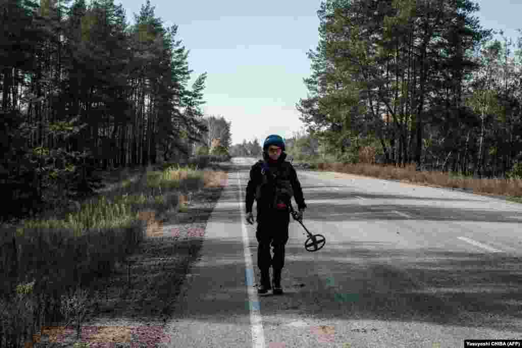 Через застосування російськими загарбниками протипіхотних мін постраждало і сільськогосподарське виробництво в Україні. Використання сільськогосподарських машин на полях, сільських дорогах стало дуже ризикованим