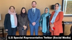 تصویر آرشیف: دیدار نماینده خاص ایالامتحده با تعدادی از زنان افغان در ترکیه