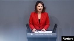 «Оскільки ми хочемо, щоб ця війна закінчилася перемогою України, ми знову і знову маємо запитувати себе, як ми можемо ще краще допомогти Україні» – наголошує Анналена Бербок