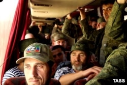 Мобилизованные и добровольцы из Дагестана едут готовиться к боям в Украине, октябрь 2022 года