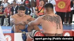 Таяк тартыштан IV Дүйнөлүк көчмөндөр оюндарынын чемпиону болгон Келдибек Атайбек уулу (110 кг). Изник, Түркия. 30-сентябрь, 2022-ж.