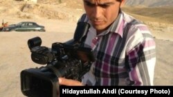 هدایت الله احدی یک خبرنگار افغان مقیم پاکستان