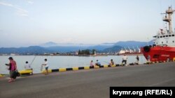 На набережній морського порту в Батумі