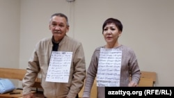 Гражданские активисты Маруа Ескендирова и Амангельды Оразбаев. Уральск, 7 октября 2022 года