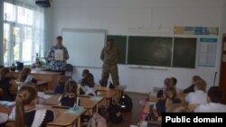 Краснодарский край, школа №13. Боец ЧВК "Вагнер" пришел на урок "Разговоры о важном". Фото с сайта школы