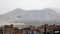 Зараз українські дипломати уточнюють дані людей, їхню кількість, місце перебування і підтримують з ними зв’язок