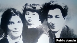 Abdulla Lâtif-zade ömür arqadaşı ve oğlu ile