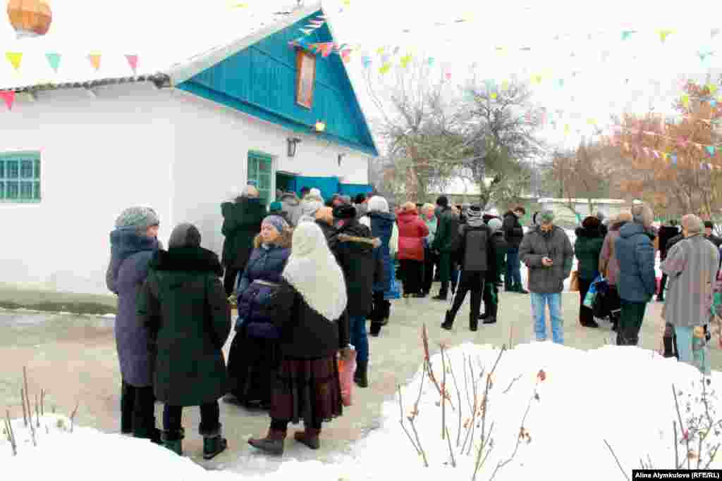 Храм святого великомученика Дмитрия Солунского не вмещал всех прихожан.