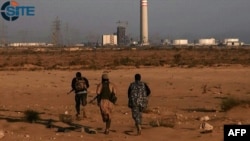 «İslam Dövləti» yaraqlıları elektrik stansiyasına hücum çəkir.