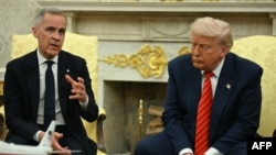 Прэм’ер-міністар Канады Марк Карні і прэзыдэнт ЗША Дональд Трамп у Белым доме. Вашынгтон, 6 траўня 2025