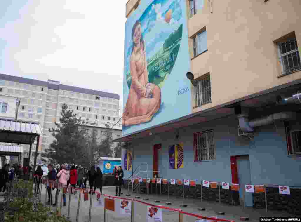 Расмий маалыматтарга караганда, Кыргызстанда акыркы алты жылда үй-бүлөлүк зомбулуктан 98 аял&nbsp;каза тапкан. 