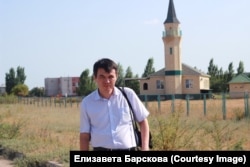 "Эдиге" нугай мәдәнияте яшьләр үзәге җитәкчесе Эльдар Идрисов Растопуловка мәчете янында