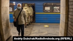 Це сталося незабаром після того, як перевірили і відкрили дві інші станції «Позняки» і «Дарниця»