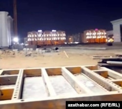 Arkadag şäheriniň 'ýüzüni garaňka tutan' gurluşyklary