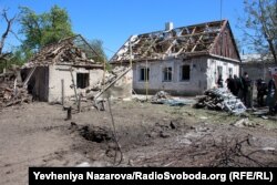 Поселок Камышеваха в Запорожье после обстрелов российскими военными, 11 мая 2022 года