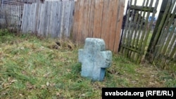 На Ільінскай гары. Стары каменны крыж — сьведка бялыніцкай даўніны