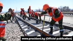 Балыкчы-Кочкор-Кара-Кече темир жолунун курулушу. Архив сүрөт.