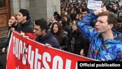 Armenia - University students in Yerevan protest against government plans to mostly abolish military draft deferments, 9Nov2017.