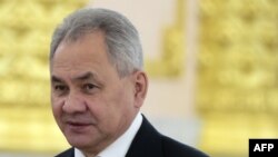 Орусиянын коргоо министри Сергей Шойгунун президент Владимир Путин менен Алжирдин президентинин Кремлдеги жолугушуусу учурунда тартылган сүрөтү.  15-июнь, 2023-жыл. Москва 
