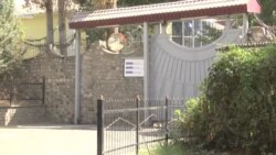 Мать обвиняемого в нападении на велотуристов угрожала себя поджечь у офиса ОБСЕ в Душанбе