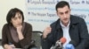 Сестра Артака Назаряна Цовинар Назарян и адвокат Мушег Шушанян на встрече с журналистами, Ереван, 29 октября 2012 г.
