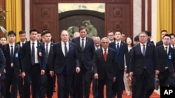 Максім Рыжанкоў (у цэнтры), побач з расейскім міністрам Сяргеем Лаўровым на сустрэчы міністраў замежных справаў краін Шанхайскай арганізацыі супрацоўніцтва. Цяньцзінь, 15 ліпеня 2025 году