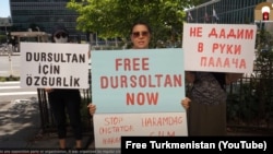 Акция туркменских активистов в США против депортации активистки Дурсолтан Тагановой в Туркменистан. Август, 2020. 